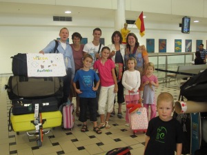 welkom op Brisbane Airport door Alex (rechts van GJ) en Corine en gezin.